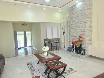 6 Bedroom House