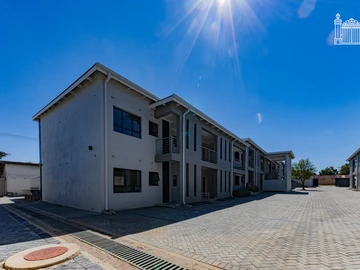 2 Bedroom Flat & Apartment