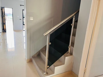 2 Bedroom Flat & Apartment