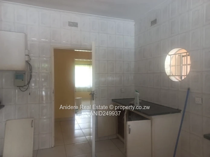 Greendale 4-Bed Home on 4395m² 