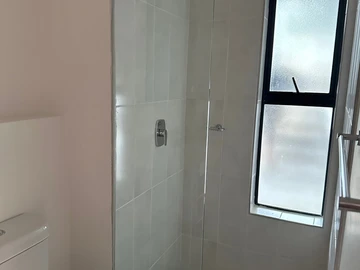 2 Bedroom Flat & Apartment