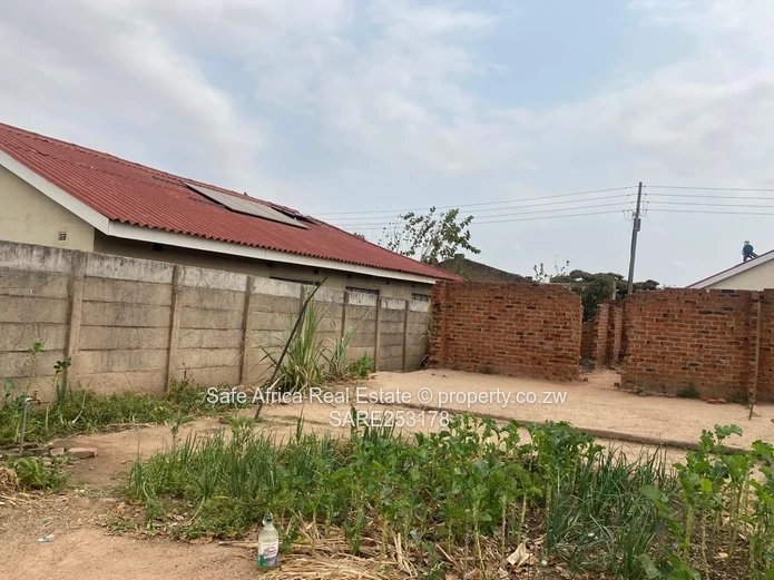 OLD GLEN- VIEW 7 VACANT  STAND WITH FOUNDATION AND APPROVED PLAN CLOSE TO CHITUBU SHOPS FOR SALE Pri