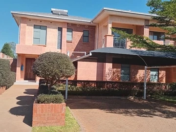 4 Bedroom Flat & Apartment