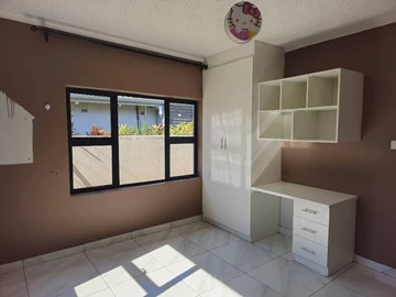 3 Bedroom Flat & Apartment