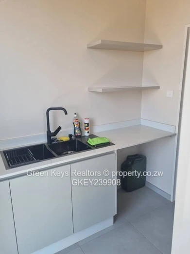 Modern 4-Bed House| Prime Location, Pomona