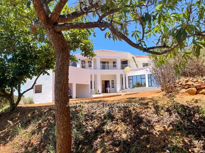 Grand 6-Bedroom Home on 4452 m², Borrowdale Brooke (Sole Mandate)