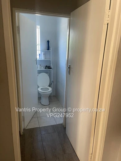 Pomona office to let