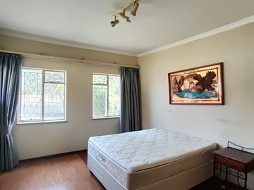 3 Bedroom Flat & Apartment