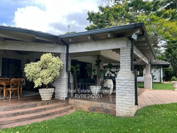 Highlands 4-Bed Home with Verandah, Pool & Gardens