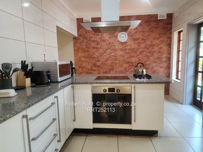  Spacious Family Home with Cottage in Mandara To Let