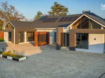 3 Bedroom Flat & Apartment