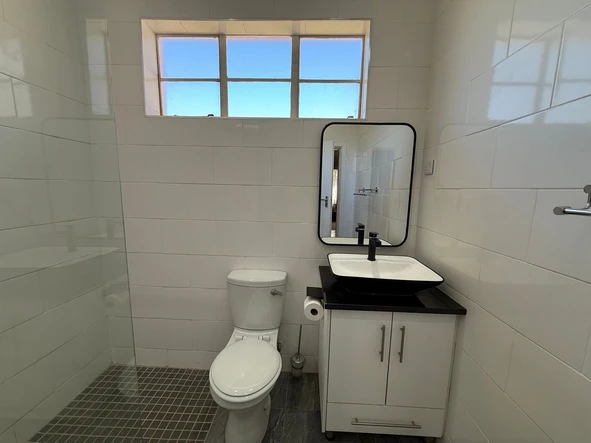 2 Bedroom Flat & Apartment