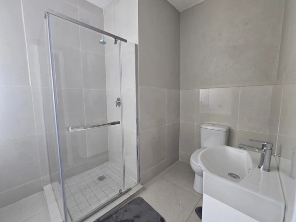 2 Bedroom Flat & Apartment