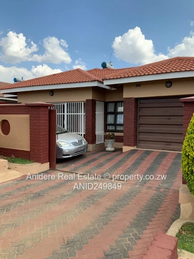 Stylish 3-Bed Madokero Home — Borehole & Garage
