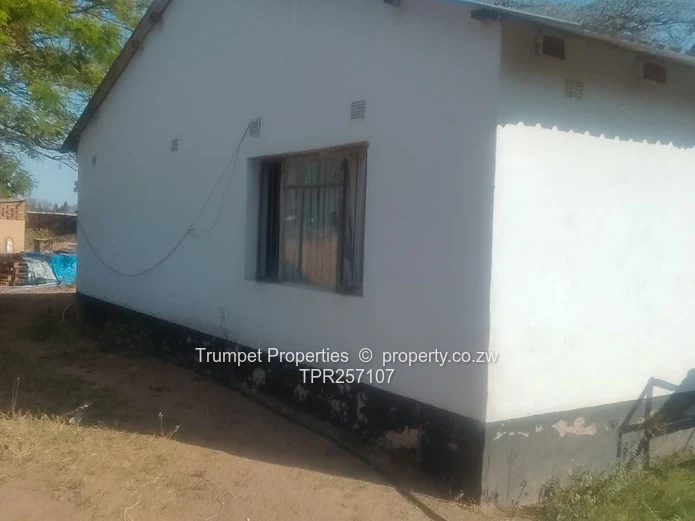 Modest 4-Bed Home on 2000 m² — Title deeds