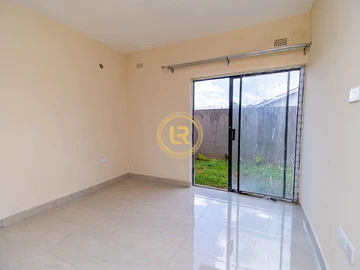 2 Bedroom Flat & Apartment