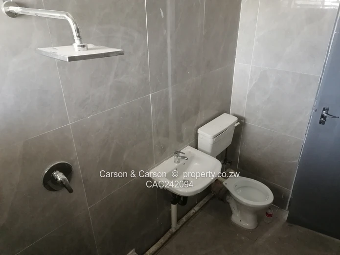 2-Bed Flat in Eastlea: Quiet Courtyard & Borehole (Sole Mandate)