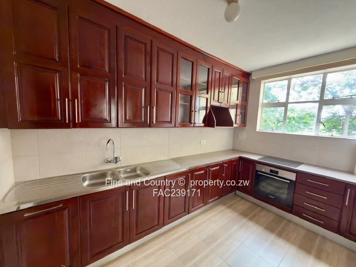 To Let: 3-Bed Flat in Ascot