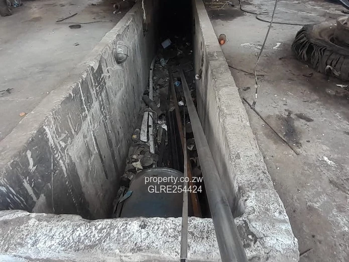 2,000 m² Workshop in Ardbennie — Borehole & Service Pit