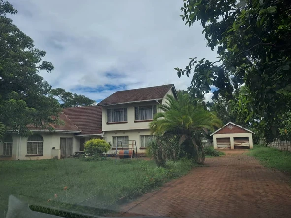Grand Family Residence with Cottage on 4047sqm