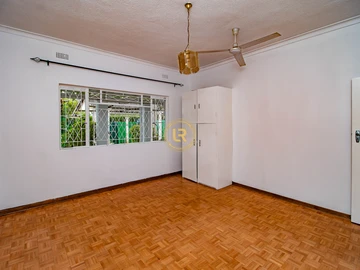 2 Bedroom Flat & Apartment