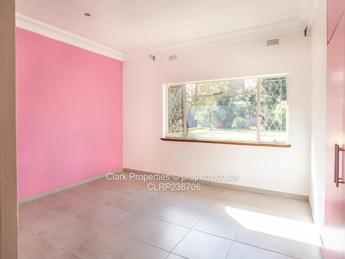 Stylish Family Home In Colne Valley!