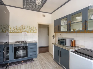 2 Bedroom Flat & Apartment