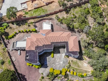 6 Bedroom House