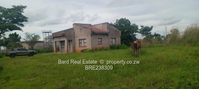 Hogerty Hill Townhouse Complex on 4,348 m² with Borehole