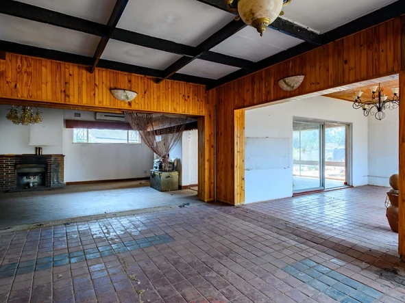 6 Bedroom House