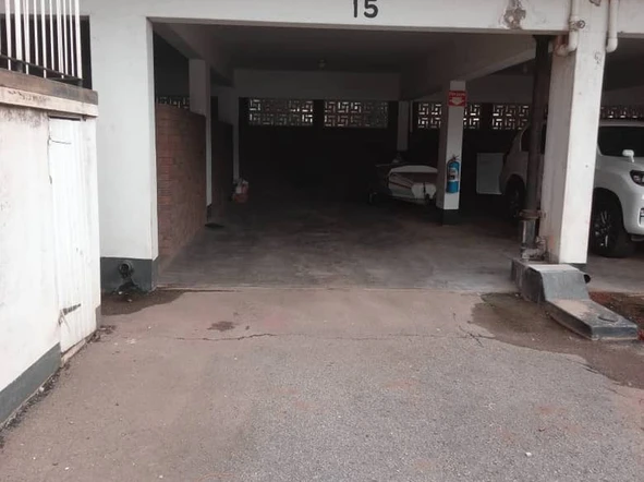 2 Bedroom Flat & Apartment