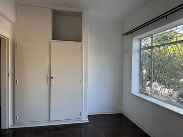 2 Bedroom Flat & Apartment