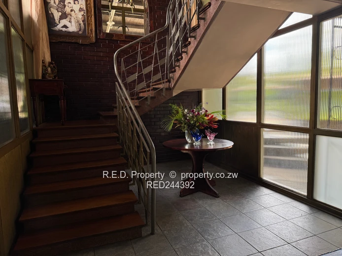 Stunning Family Residence In Hillside!