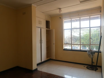 2 Bedroom Flat & Apartment