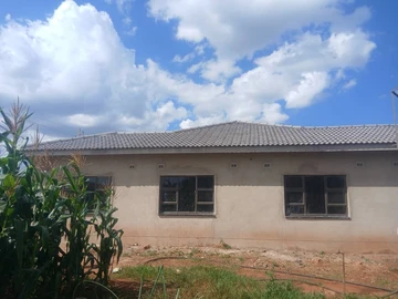 The house for sale in Mount Pleasant Heights, stand size 2200sq meters.  5 bedrooms, 2ensuites, 1 ba