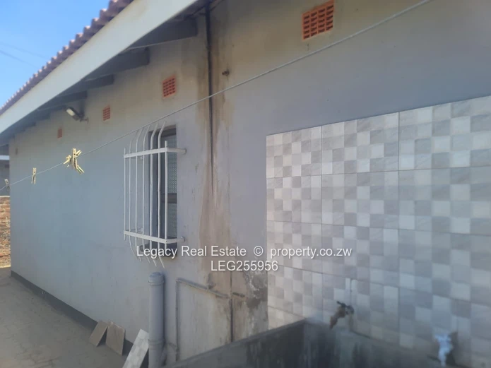 Renovated Budiriro 4BR with Borehole & Garage