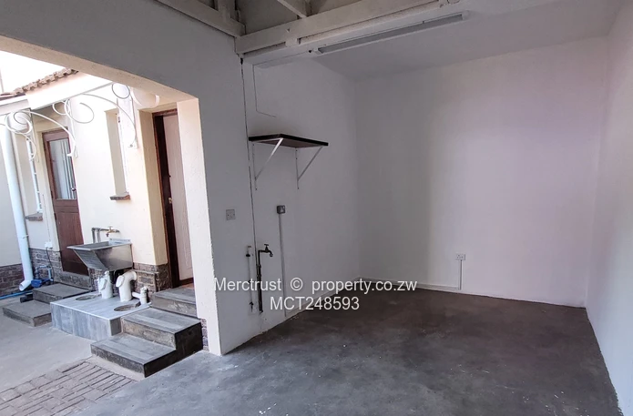 Secure duplex townhouse (Sole Mandate)