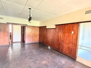 2 Bedroom Flat & Apartment