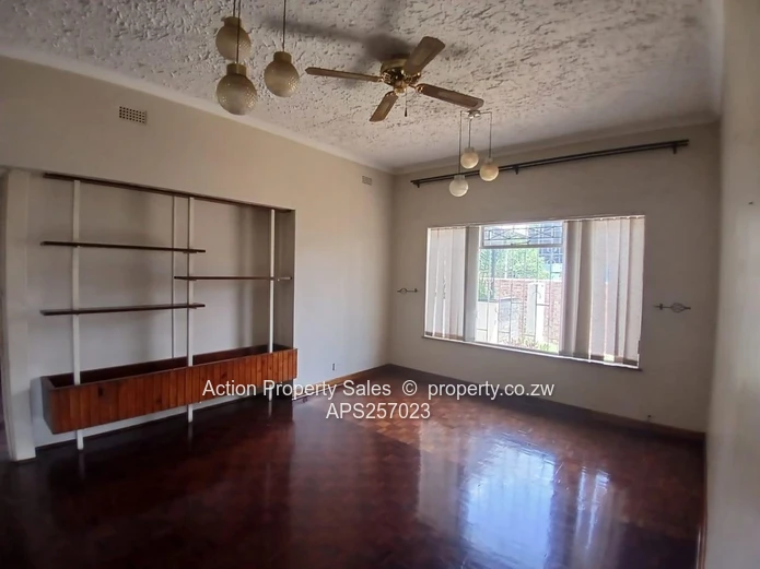 Neat Home Suitable For Offices Also! 