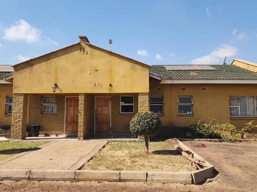 2 Bedroom Flat & Apartment