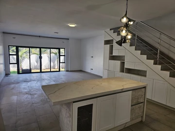 3 Bedroom Flat & Apartment