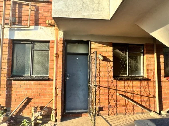 2 Bedroom Flat & Apartment