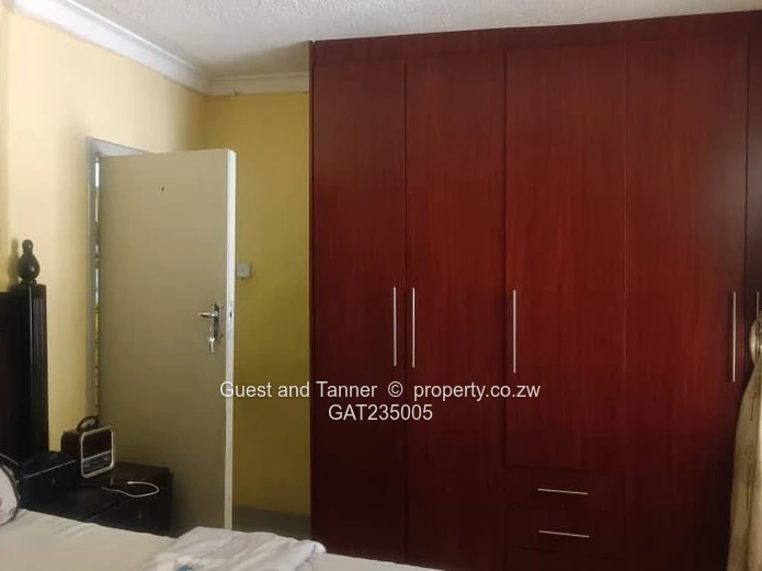 3 Bed House For Sale In Queensdale (Sole Mandate)