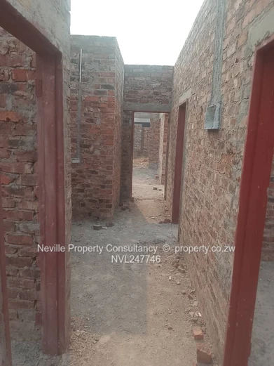 Greendale 2000m² with incomplete house