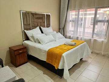 3 Bedroom Flat & Apartment