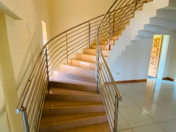 Elegant & Spacious: Dream Home for Sale in Borrowdale