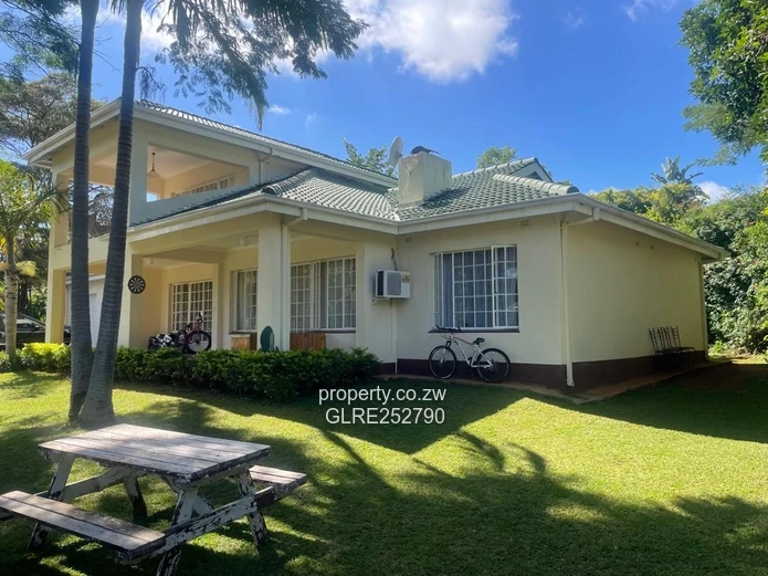 Spacious 3-Bed Double-Storey in Borrowdale Brooke with Garden