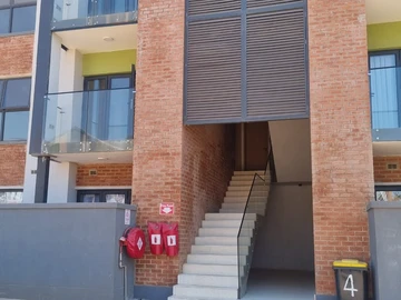 2 Bedroom Flat & Apartment