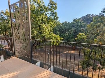 2 Bedroom Flat & Apartment
