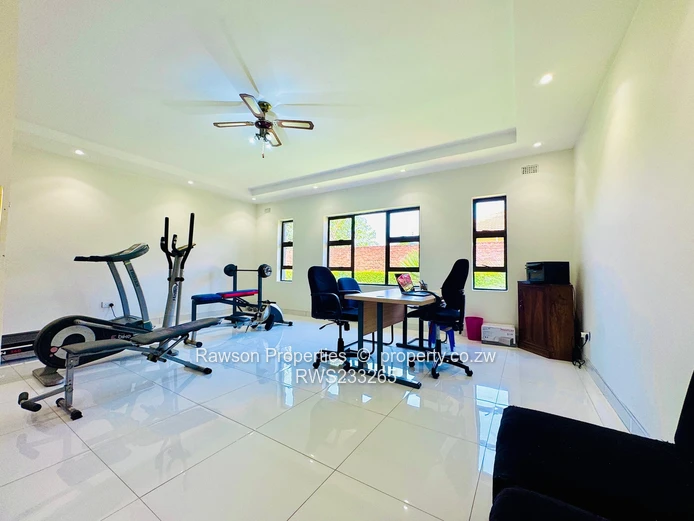 Very neat & modern house for sale in Mount Pleasant Heights (Sole Mandate)